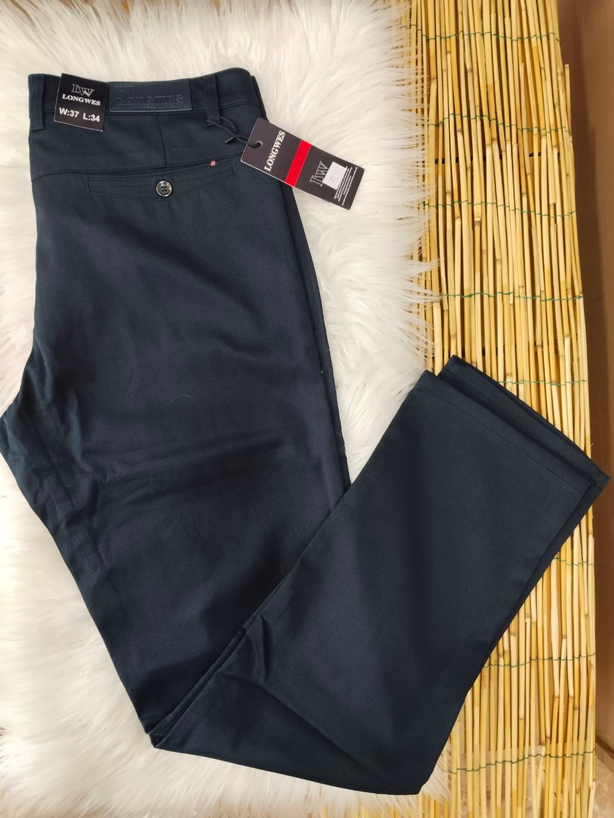 Elegantne muške tamno plave pantalone